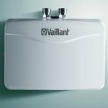 Маленький проточный водонагреватель miniVED от фабрики Vaillant.