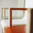 На фото: модель Hallway Chair 403 от фабрики Artek, дизайн Aalto Alvar.