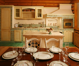 Кухня-гостиная в деревянном доме: дизайнер Светлана Панарина