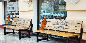 Уличные скамьи для крафтового бара PIVBAR от команды INDUSTRIART