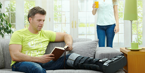 Как облегчить себе жизнь дома, если вы сломали ногу