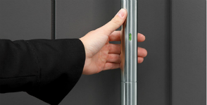 FSB: дверная ручка со сканером отпечатка пальцев