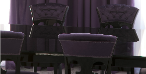 Хрусталь и фиолетовые шторы в гостиную: дизайнер Олег Бахметьев
