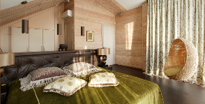 Спальня с гардеробной на мансарде: 5 решений, которые годятся и для квартиры