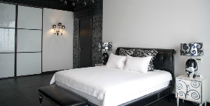 Черно-белый шарм: как сделать элегантную спальню