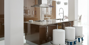 Бело-коричневая кухня: дизайнеры Зина Броян, Инна Теджоева