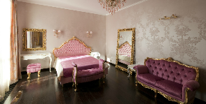 Кукольная спальня в розовых тонах: дизайнер Олег Бахметьев 